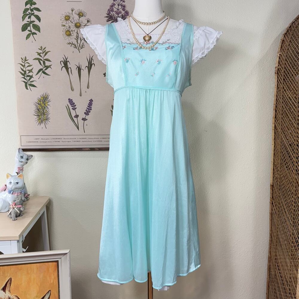 Vintage Floral Embroidered Nightgown Dress Cottage Coquette Romantic Dolly M